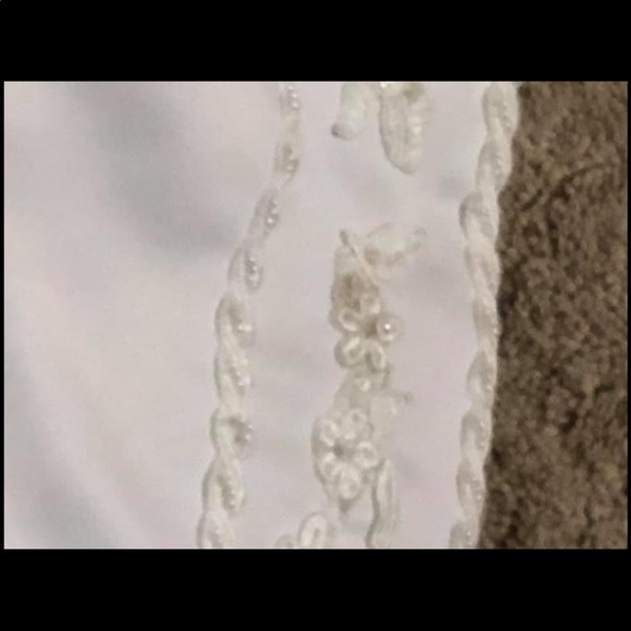 Wedding gown - Picture 4 of 11